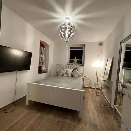 With Garden & 2 Bathrooms * كولونيا