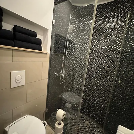 Апартаменты With Garden & 2 Bathrooms Кёльн