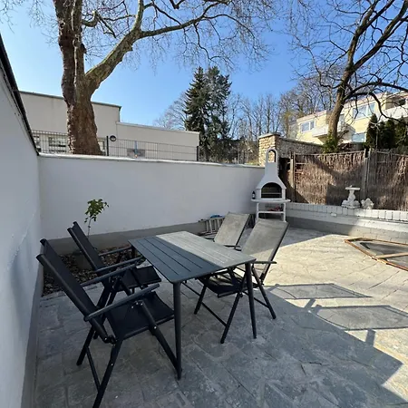 With Garden & 2 Bathrooms Apartment *
