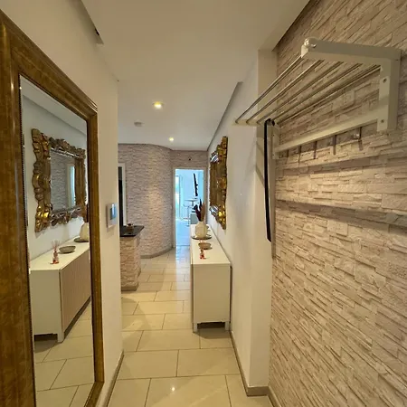 With Garden & 2 Bathrooms Appartamento Colonia